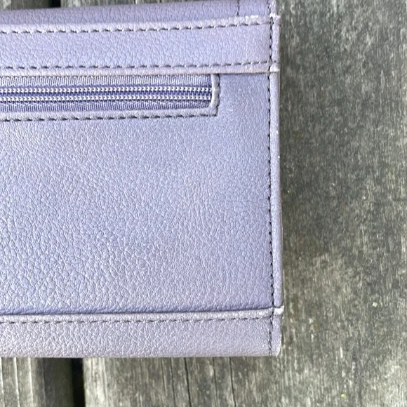 Guess Wallet - Picture 10 of 11